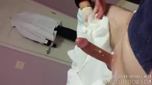 Depilacion de pene termina en final feliz (Mas contenido Voyeur en: www.TodoVoyeur.com)
