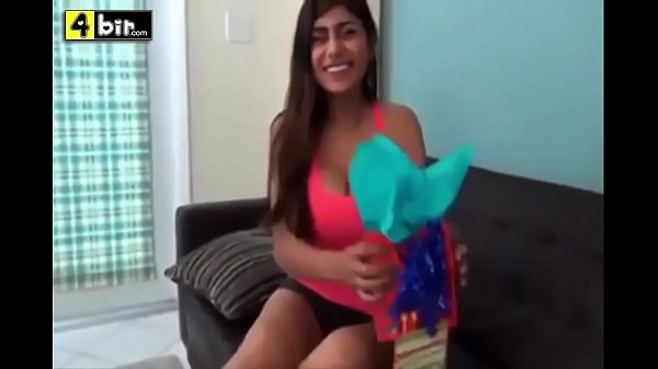 Mia caliente hace rico regalo de cumpleaños