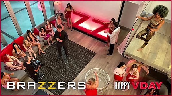 Two Lucky Dudes Have An Orgy With Bunny Colby, Keira Croft, Scarlit Scandal & Aubree Valentine – Brazzers